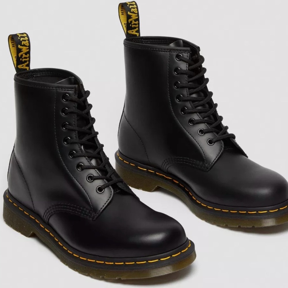 Dr. Martens Classic Black Boots Womens 8